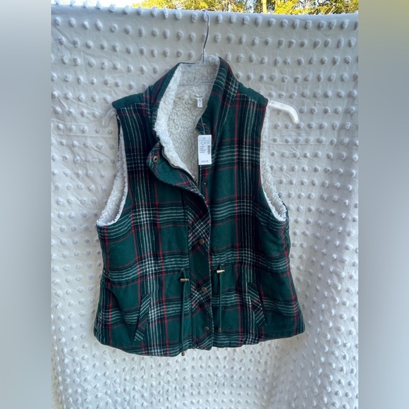 MAURICES LARGE “new with tags” FLEECE VEST - Picture 1 of 5